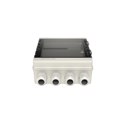 Weiße EcoFlow Powerbox mit vier Kabelanschlüssen und transparentem Schutzdeckel in moderner Ansicht
